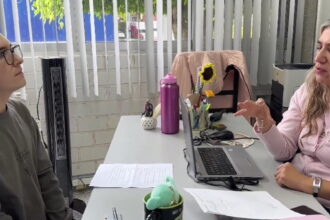 La maestra Norma Sánchez, encargada del área de Servicio Social de la Universidad Madero, comparte los detalles del proceso y la experiencia formativa que viven los estudiantes.