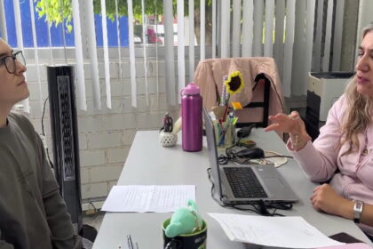 La maestra Norma Sánchez, encargada del área de Servicio Social de la Universidad Madero, comparte los detalles del proceso y la experiencia formativa que viven los estudiantes.