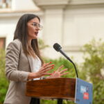 Persona de Imagen y Relaciones Públicas desarrolla habilidades de oratoria.